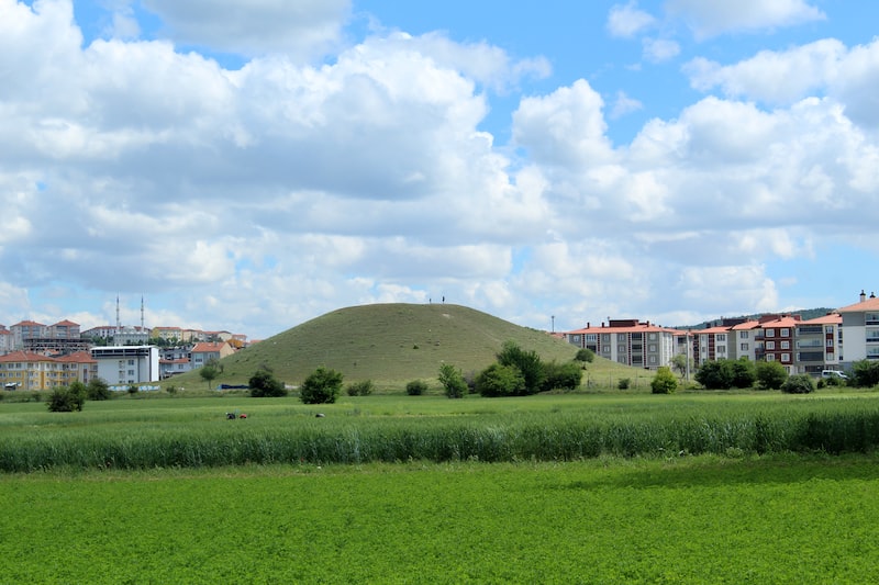 Suruç'ta Tarihi Camiler ve Mescitler Suruç'ta Tarihi Camiler ve Mescitler